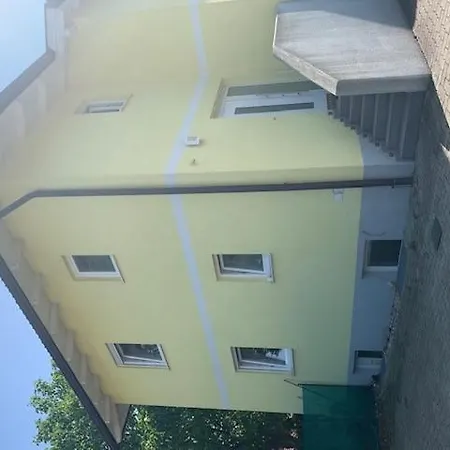 Δωμάτια σε οικογενειακή κατοικία R *
